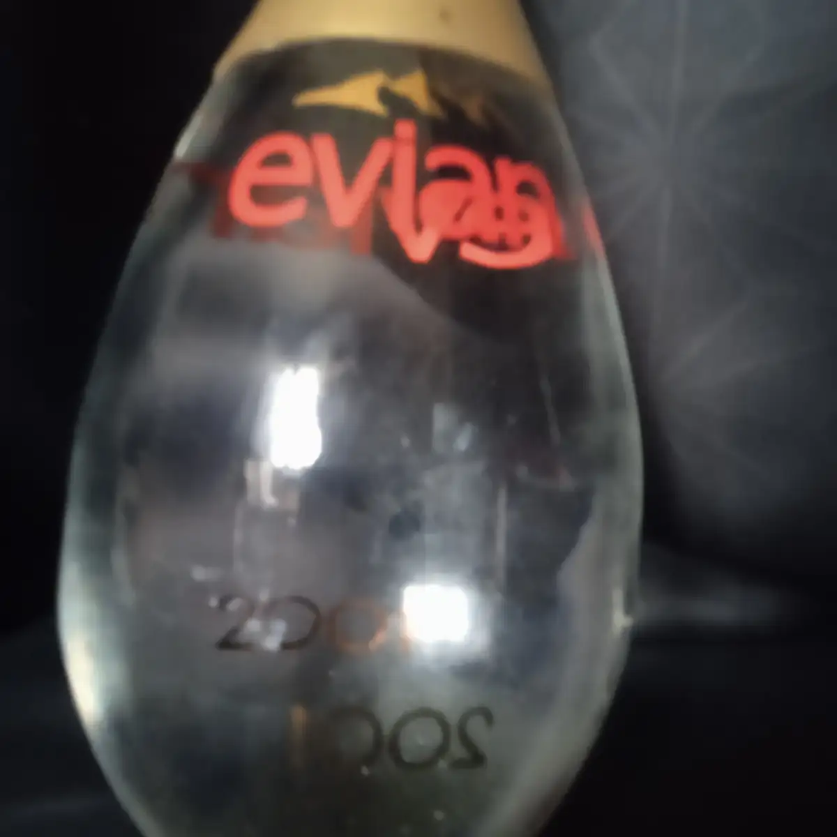Bouteille eau d'Évian 2001 en verre